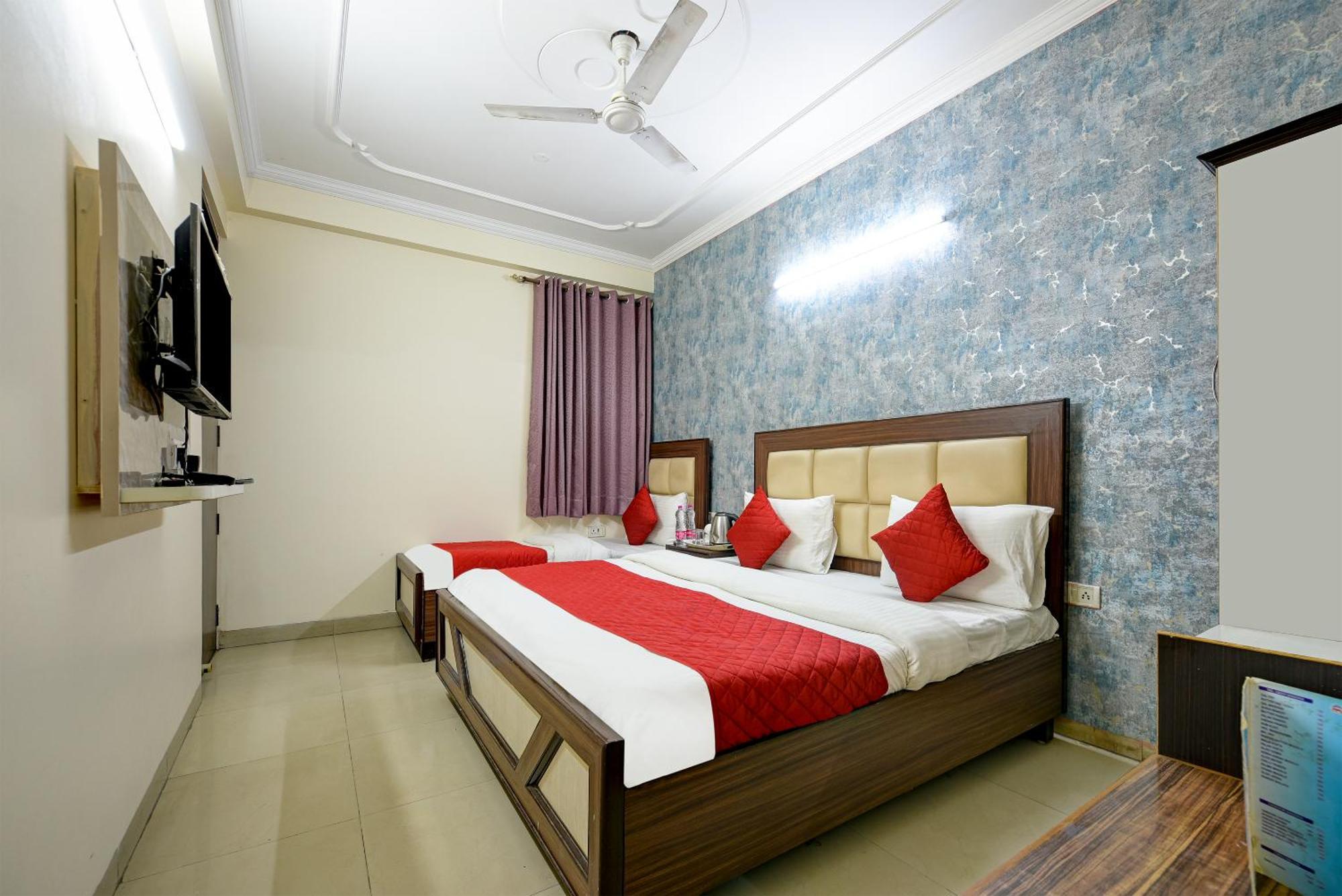 Airport Hotel Classic Park Нью-Дели Экстерьер фото